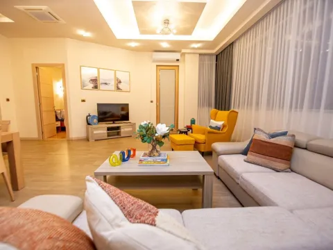 Izdavanje, dvosoban stan, 109m², Budva, Crna Gora - image 14