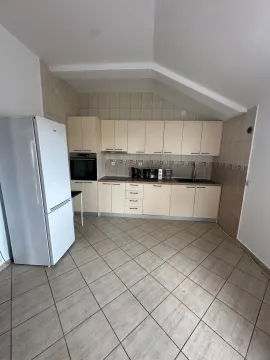 Izdavanje, četvorosoban stan, 150m², Stari Aerodrom, Podgorica - image 3