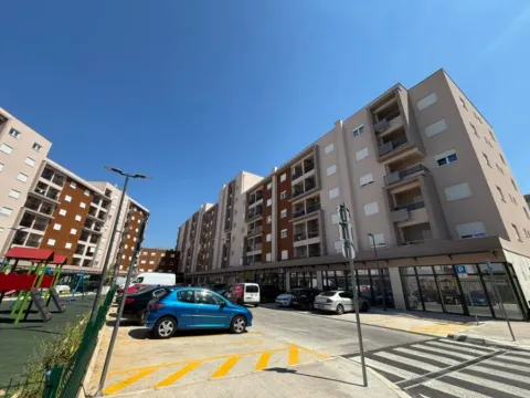 Izdavanje, dvosoban stan, 100m², Stari Aerodrom, Podgorica - image 2