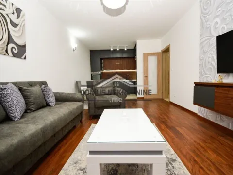 Izdavanje, dvosoban stan, 70m², Master Kvart, Podgorica - image 11