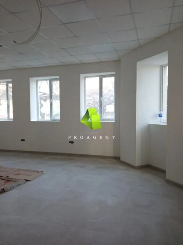 Rent, office space, 326m², Medijana, Niš