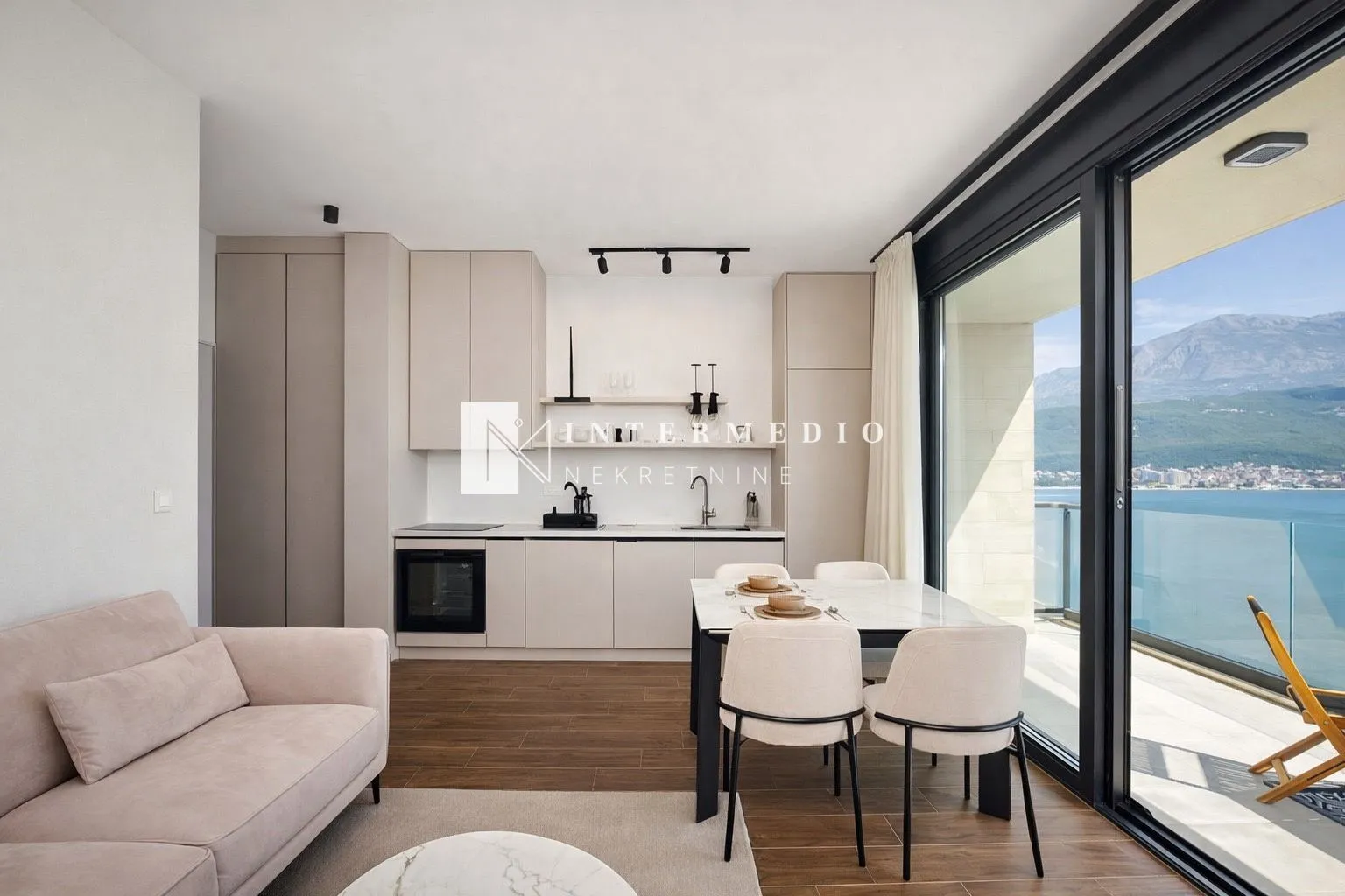 Prodaja, dvosoban stan, 59m², Njivice, Herceg Novi