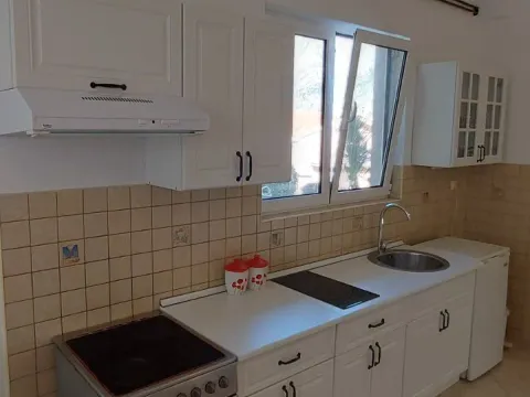 Izdavanje, garsonjera, 35m², Škaljari, Kotor - image 12