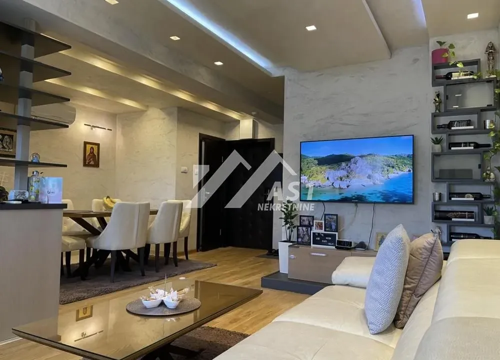 Prodaja, četvorosoban stan, 105m², Bulevar Evrope, Novi Sad Sve Podlokacije