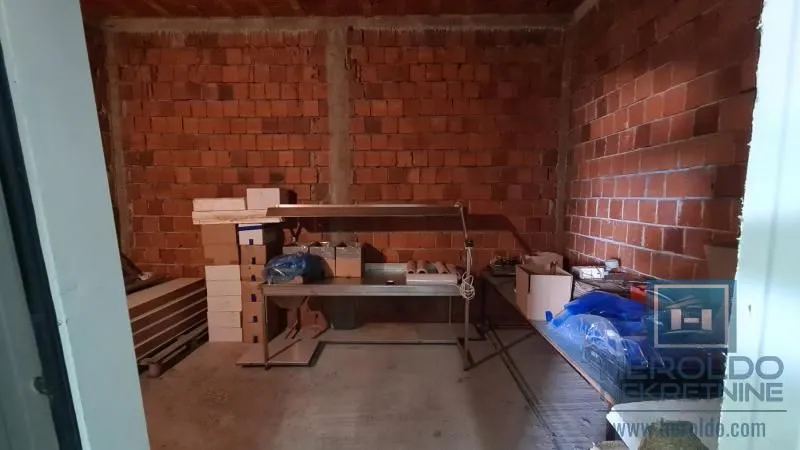 Sale, office space, 360m², Stropsko, Vranje