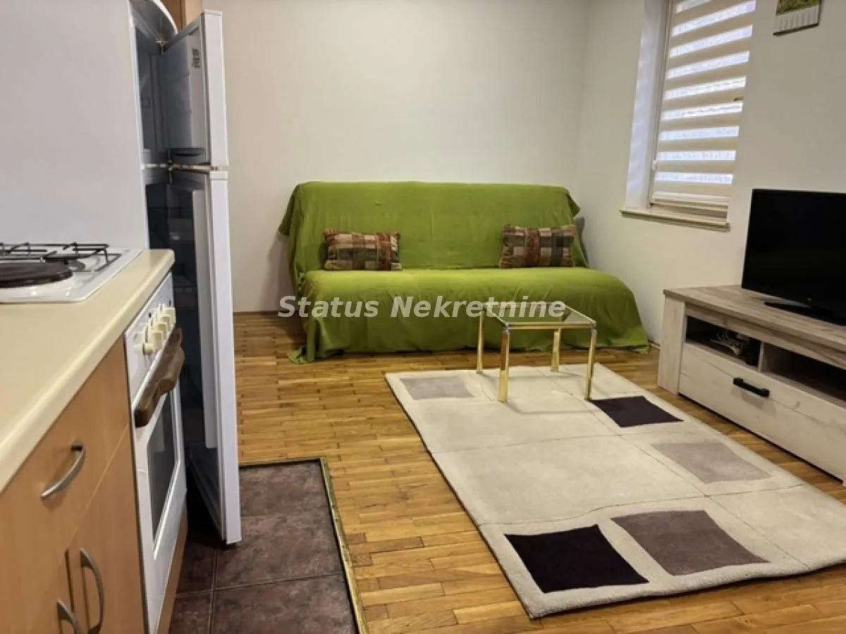 Izdavanje, garsonjera, 25m², Centar, Novi Sad