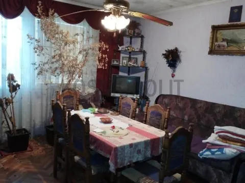 Prodaja, kuća, 220m², Centar, Stara Pazova - image 1