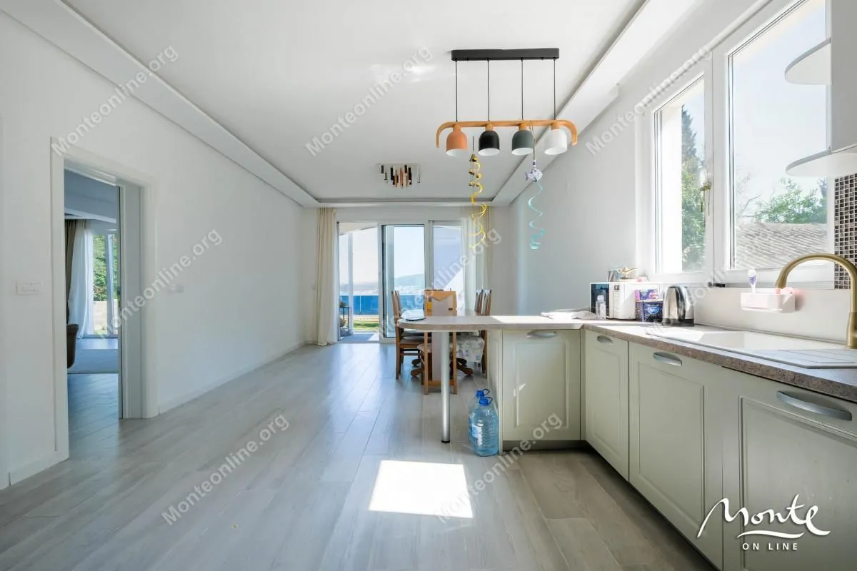 Prodaja, kuća, 270m², Baošići, Herceg Novi