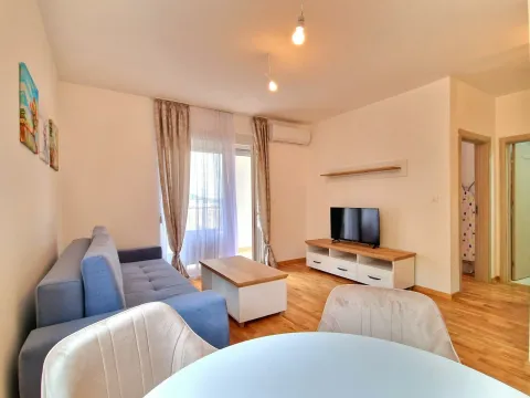 Rent, one bedroom apartment, 48m², Bečići, Budva