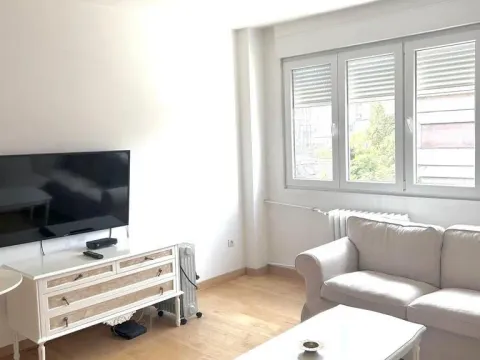 Izdavanje, dvosoban stan, 50m², Savski Venac, Beograd - image 2