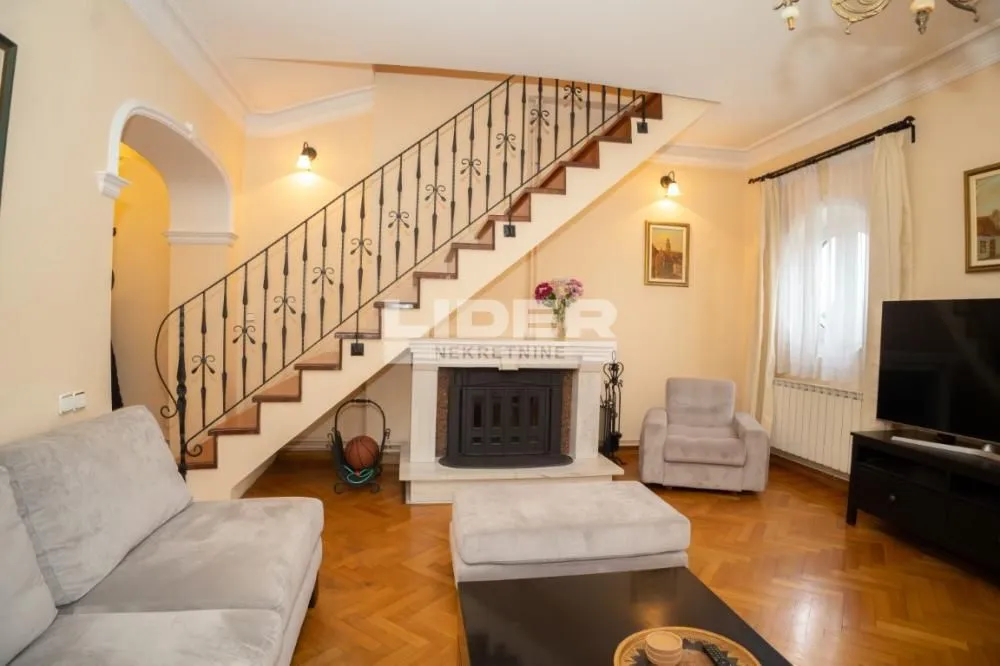 Rent, apartment, 150m², Stari Grad, Beograd