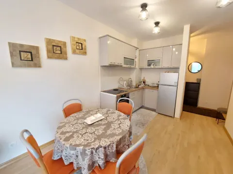 Rent, one bedroom apartment, 43m², Budva, Crna Gora - image 4