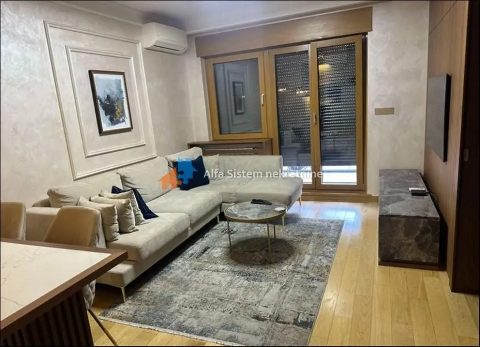 Izdavanje, trosoban stan, 60m², Južni Bulevar, Vračar Sve Podlokacije