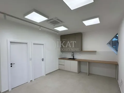 Izdavanje, poslovni prostor, 96m², Banovo Brdo, Beograd