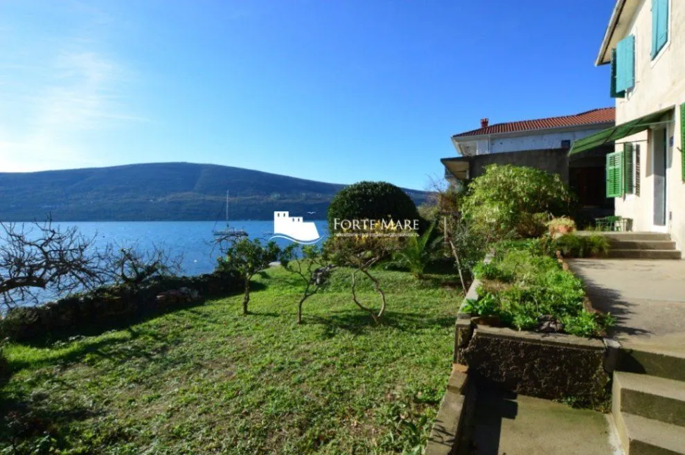 Prodaja, dvosoban stan, 73m², Baošići, Herceg Novi