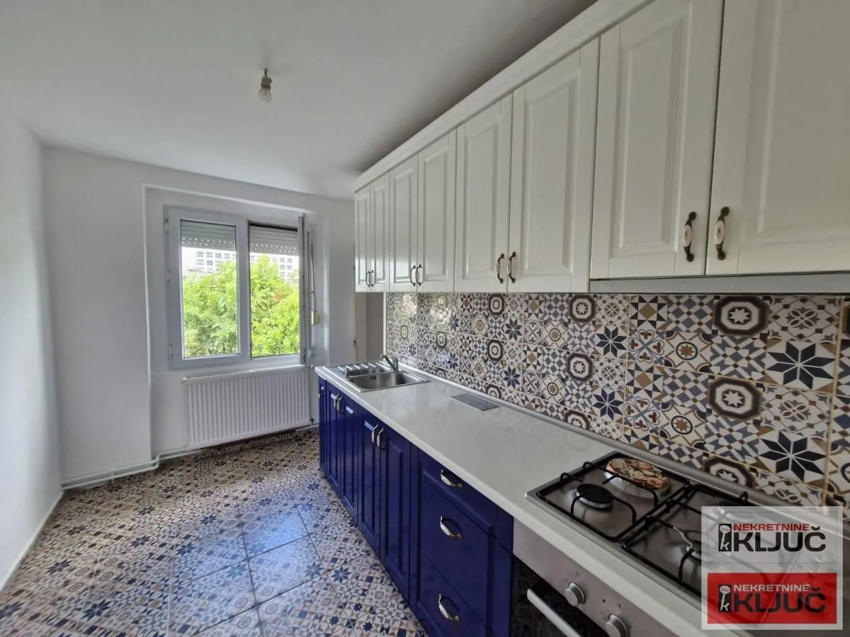 Prodaja, dvosoban stan, 57m², Cara Dušana, Novi Sad Sve Podlokacije