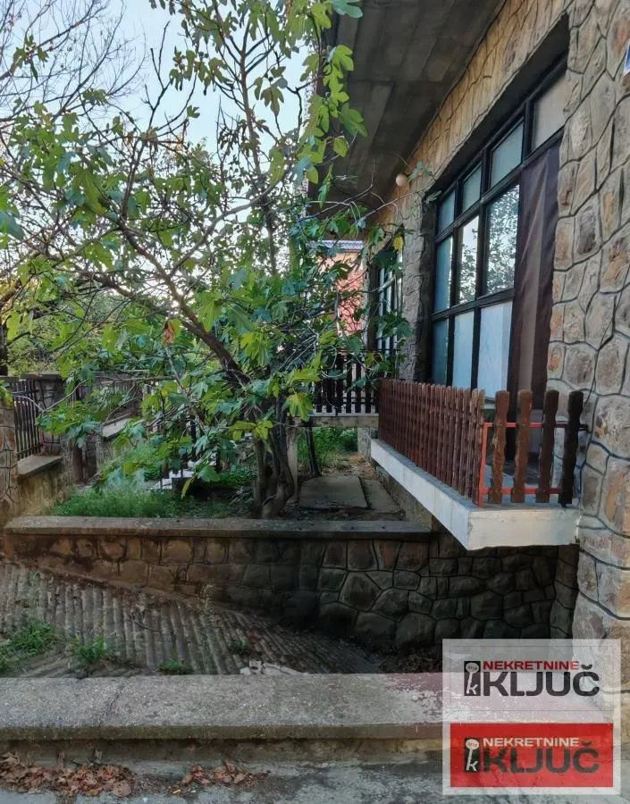 Prodaja, kuća, 163m², Futog, Novi Sad Sve Podlokacije