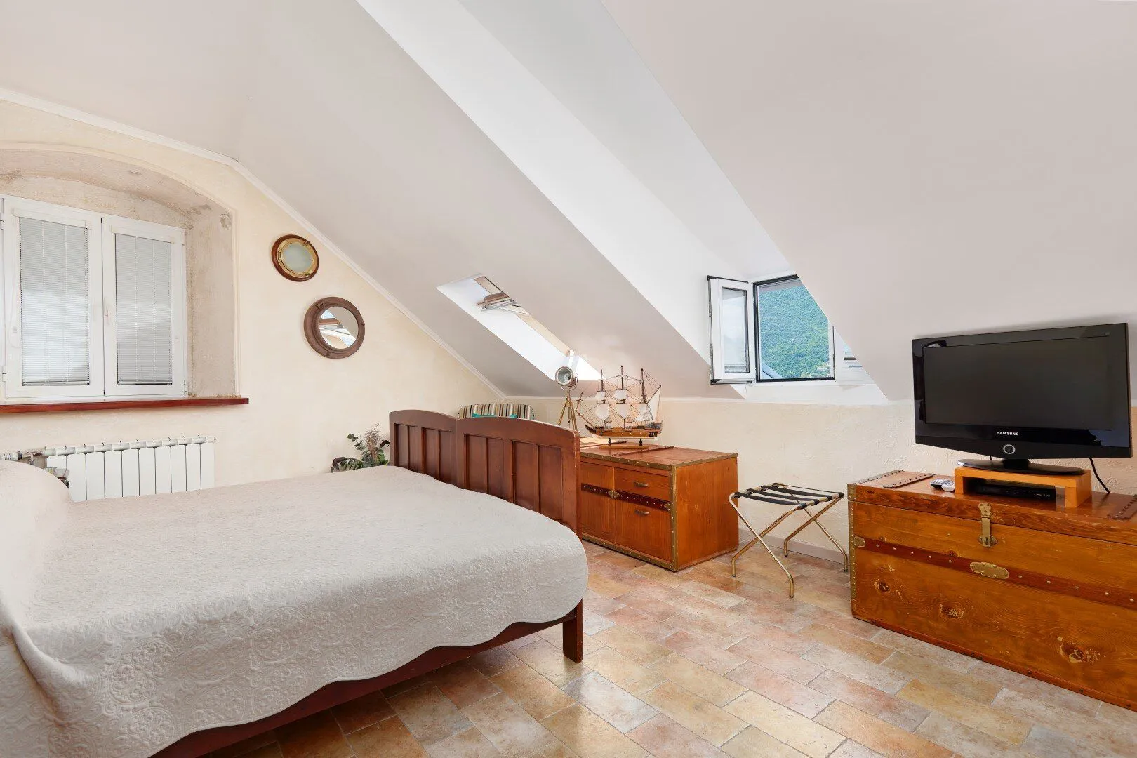 Rent, house, 2117m², Kotor, Crna Gora