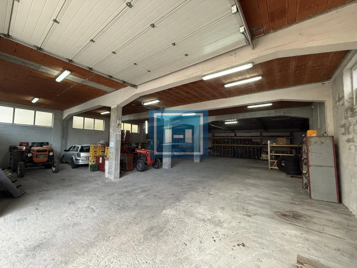 Rent, office space, 320m², Strelište, Jagodina