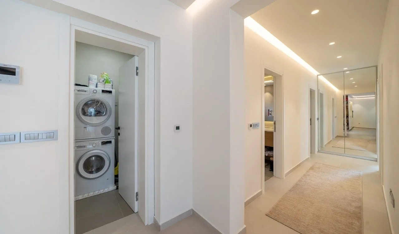 Prodaja, dvosoban stan, 122m², Centar, Tivat