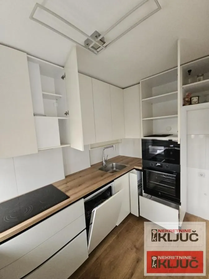 Prodaja, trosoban stan, 75m², Socijalno, Novi Sad Sve Podlokacije