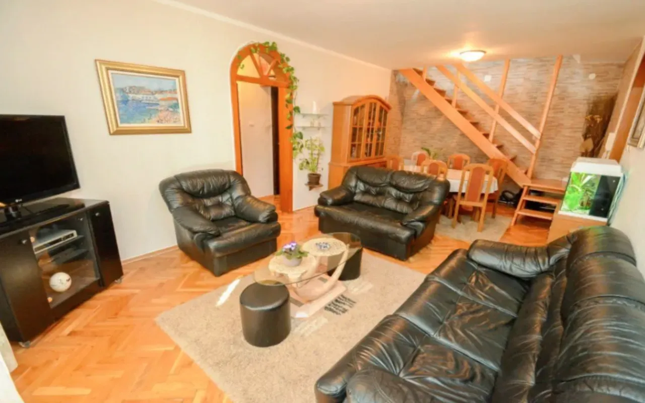 Prodaja, trosoban stan, 95m², Dobrota, Kotor