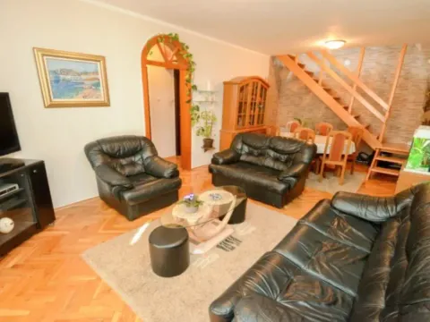 Prodaja, trosoban stan, 95m², Dobrota, Kotor - image 1