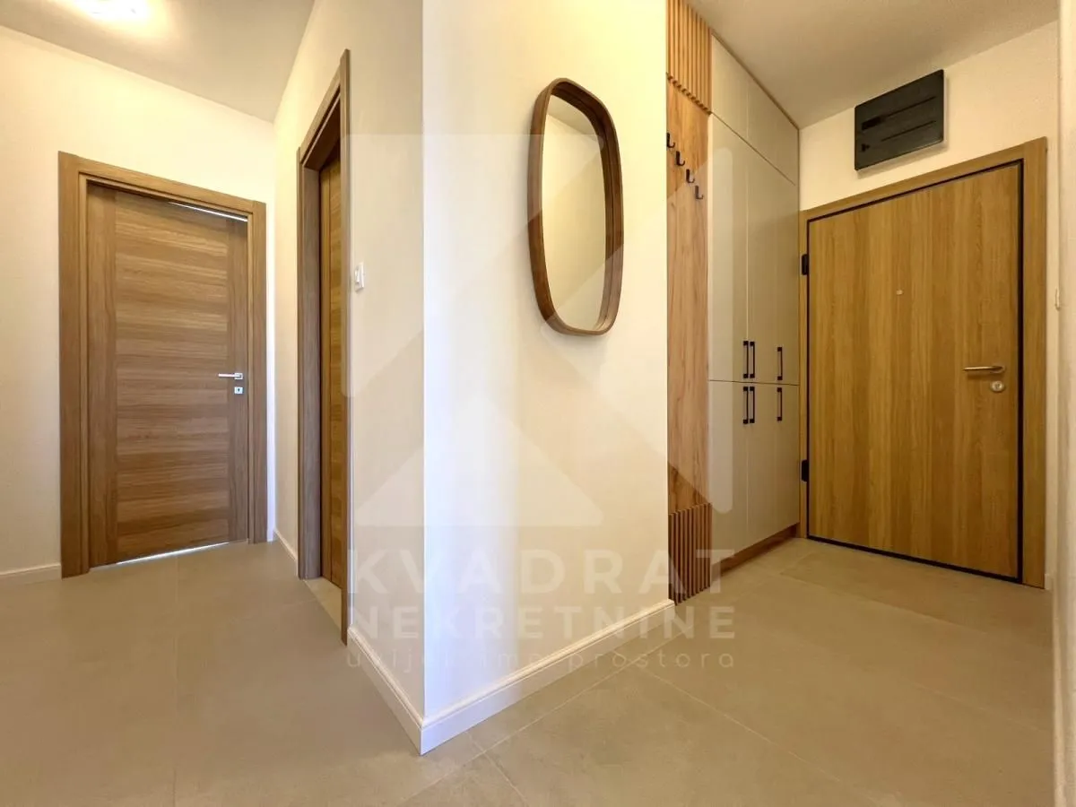 Izdavanje, dvosoban stan, 61m², Tološi, Podgorica