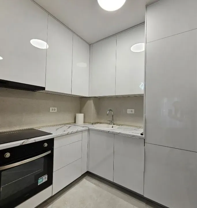 Izdavanje, jednosoban stan, 43m², Central Point, Podgorica