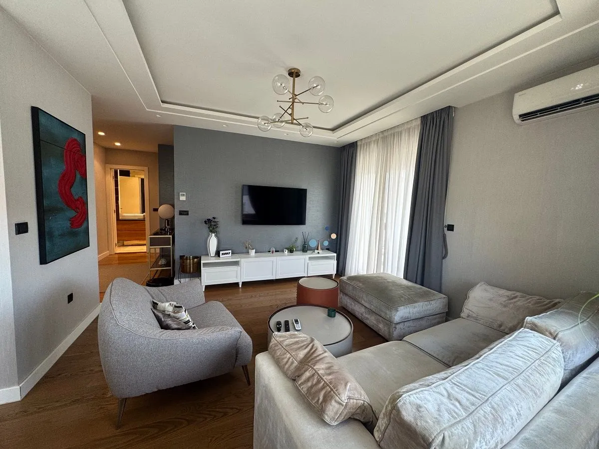 Izdavanje, dvosoban stan, 67m², Južni Bulevar, Vračar Sve Podlokacije