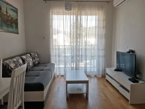 Rent, one bedroom apartment, 34m², Velji Vinogradi, Budva - image 2