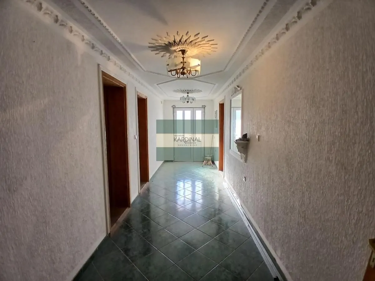 Sale, house, 536m², XI Kongres, Paraćin