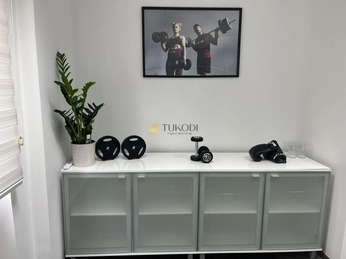 Rent, office space, 780m², Novo naselje, Novi Sad
