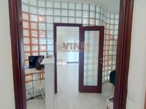 Izdavanje, poslovni prostor, 40m², Altina, Beograd - image 1