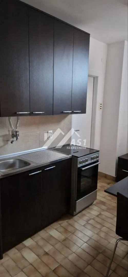 Izdavanje, jednosoban stan, 33m², Bulevar Oslobodjenja, Novi Sad Sve Podlokacije