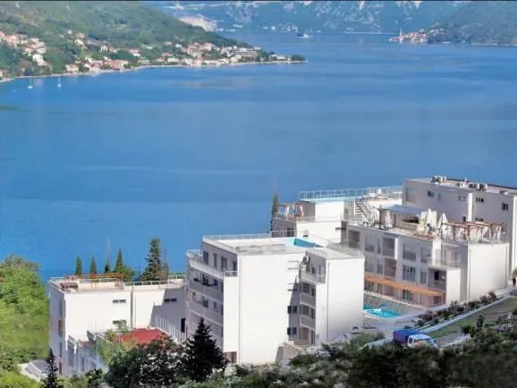 Prodaja, stan, 76m², Dobrota, Kotor