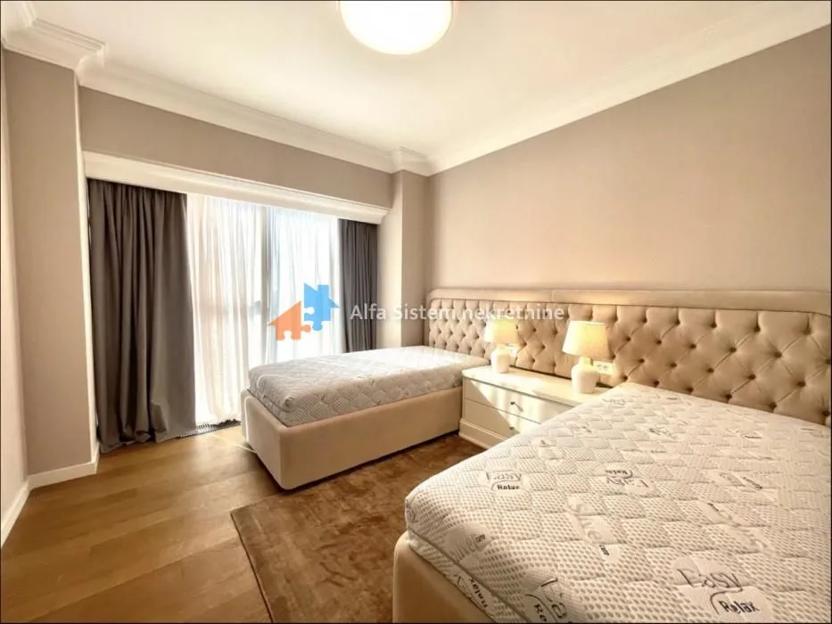 Izdavanje, četvorosoban stan, 123m², Novi Beograd Blok 65, Novi Beograd Sve Podlokacije