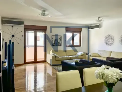 Prodaja, trosoban stan, 103m², Stari Aerodrom, Podgorica - image 2