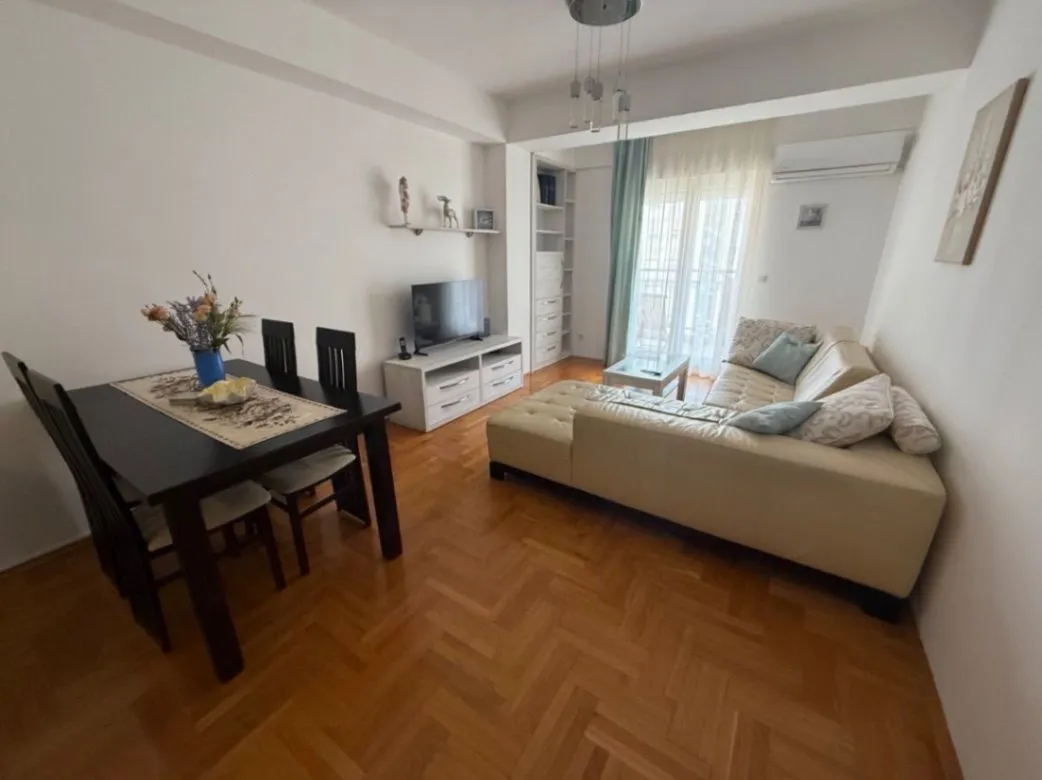 Izdavanje, dvosoban stan, 78m², City Kvart, Podgorica