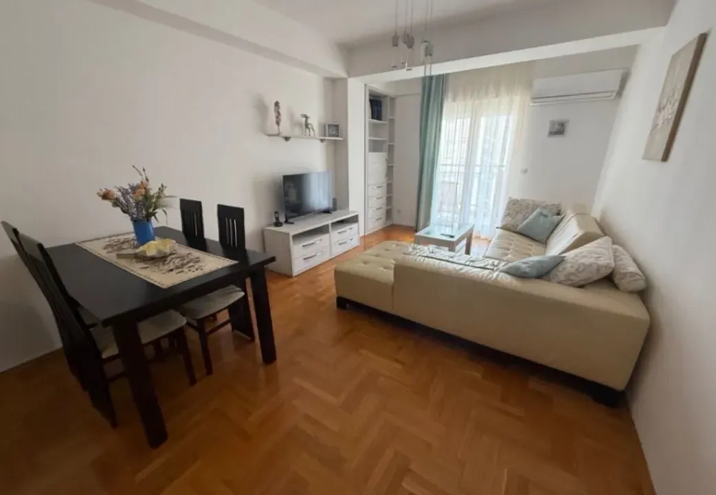 Izdavanje, dvosoban stan, 78m², City Kvart, Podgorica