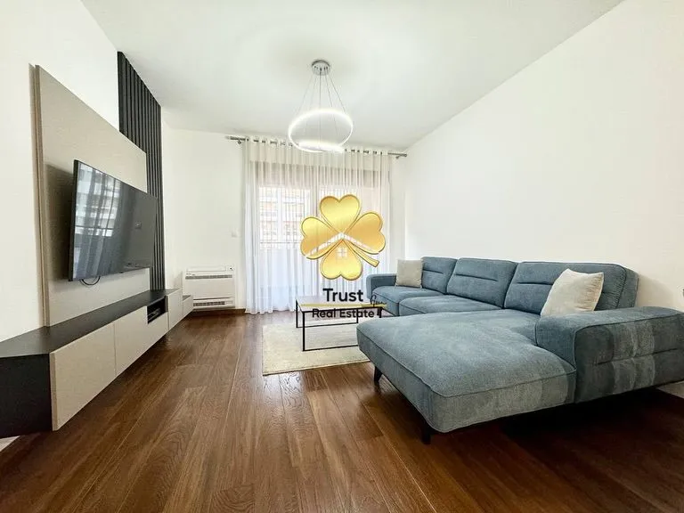 Izdavanje, dvosoban stan, 70m², Master Kvart, Podgorica