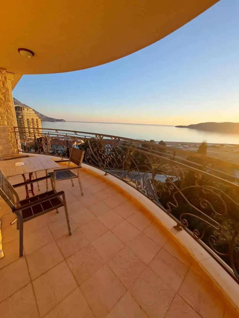 Rent, one bedroom apartment, 72m², Bečići, Budva