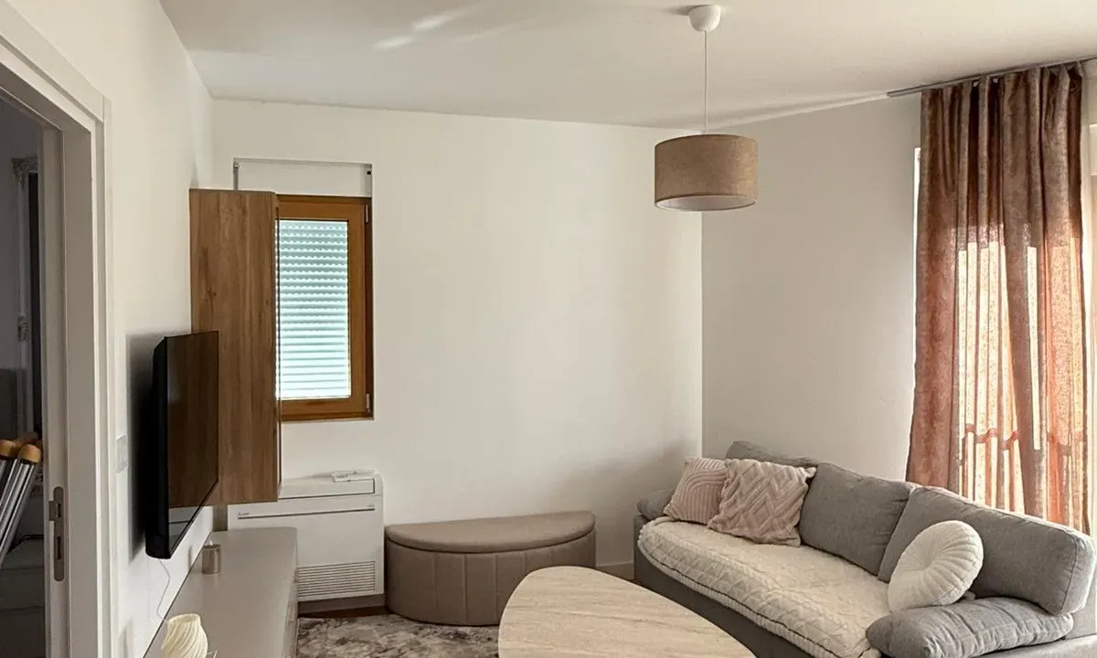 Izdavanje, jednosoban stan, 42m², Tološka šuma, Podgorica