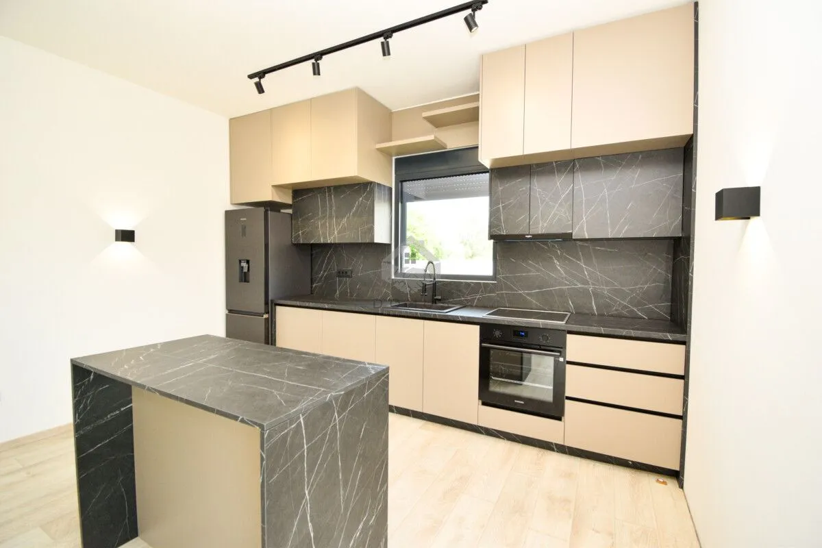 Prodaja, kuća, 154m², Dahna, Podgorica