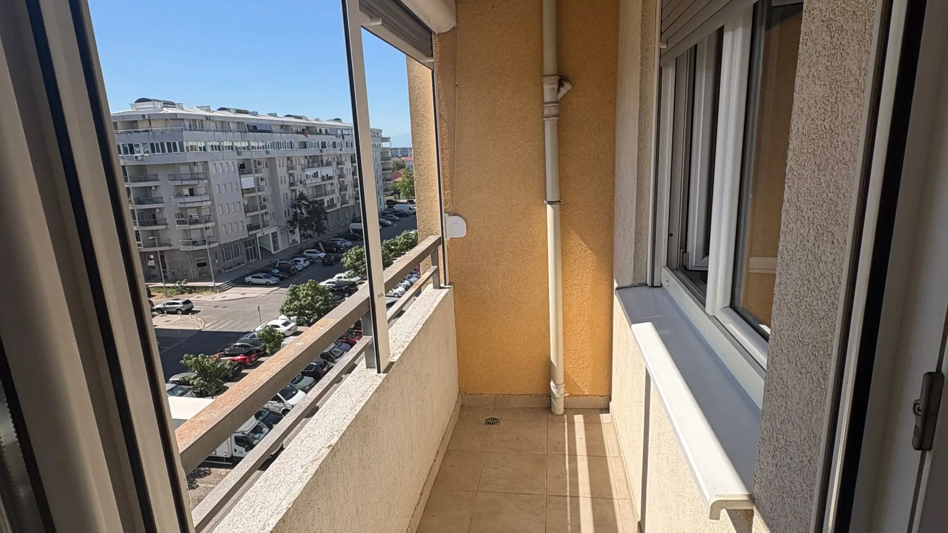Izdavanje, jednosoban stan, 43m², Stari Aerodrom, Podgorica