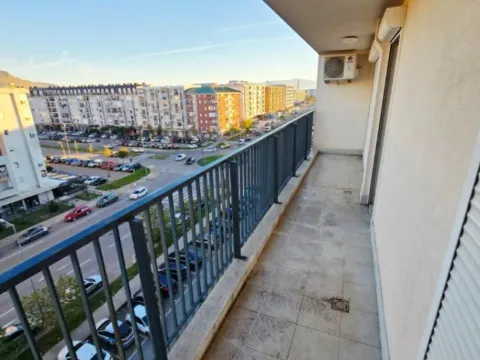Prodaja, dvosoban stan, 72m², Stari Aerodrom, Podgorica - image 8