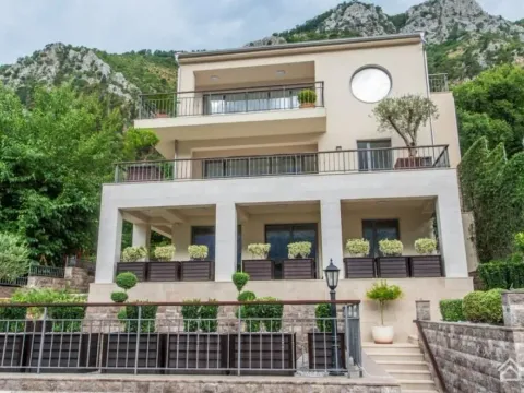 Prodaja, dvosoban stan, 160m², Prčanj, Kotor - image 3