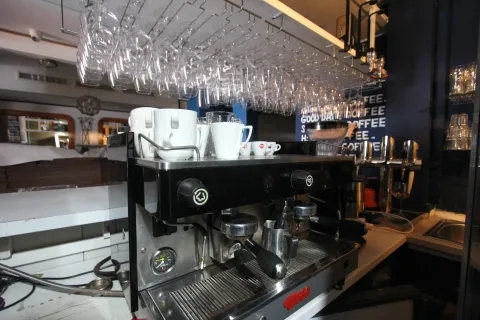 Kitchen equipped with a coffee machine and glasses. - image 5