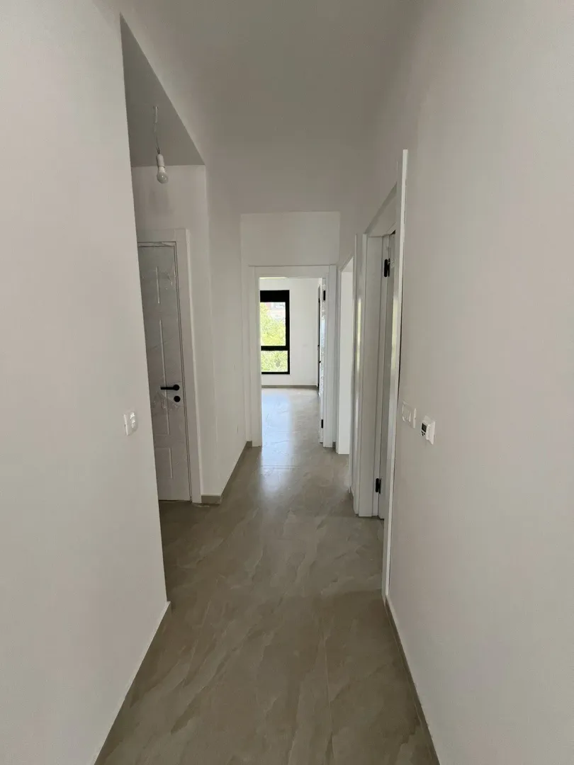 Izdavanje, trosoban stan, 80m², Dobra Voda, Bar