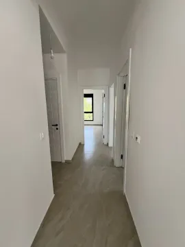 Izdavanje, trosoban stan, 80m², Dobra Voda, Bar - image 8